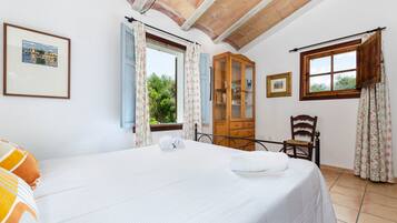 Villa | 4 bedrooms, individually furnished, iron/ironing board