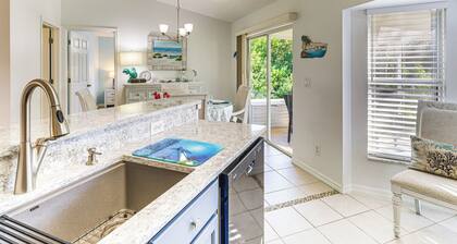 Private Yard & Screened Patio: Sunny Sebastian Gem