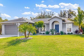 Exterior - Private Yard & Screened Patio: Sunny Sebastian Gem (Sebastian)