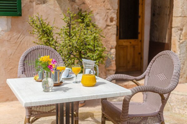 Villa | Outdoor dining