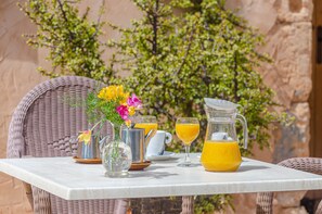 Villa | Outdoor dining
