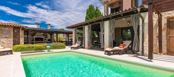 Villa Forte with Heated Private Pool close to the Beach