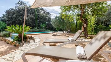 Villa | Alberca | Alberca techada y alberca al aire libre