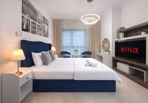 1 bedroom, iron/ironing board, WiFi, bed sheets - Cozy Studio Dubai Marina by beach & Metro (Dubai Marina)