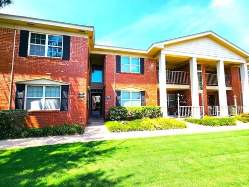 Two Bedroom Condo - Near Integris Hospital - Queen Bed & King Bed

