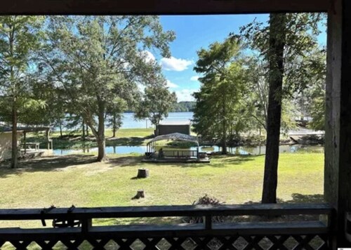 Charming lakefront 2-bedroom house in Farmerville, Louisiana 