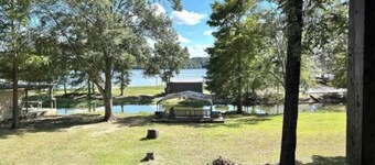 Charming lakefront 2-bedroom house in Farmerville, Louisiana 