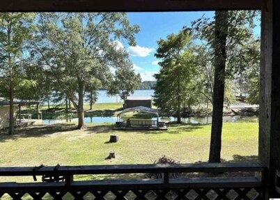 Charming lakefront 2-bedroom house in Farmerville, Louisiana 