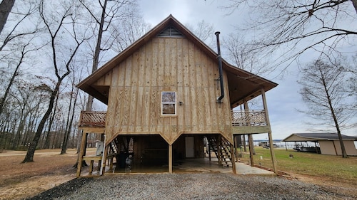 Charming lakefront 2-bedroom house in Farmerville, Louisiana 