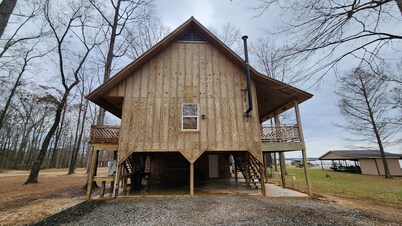 Charming lakefront 2-bedroom house in Farmerville, Louisiana 
