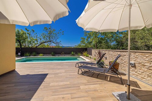 Holiday house AMARILLA with private heated pool