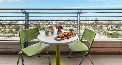 Studio apt w balcony and Kitchen