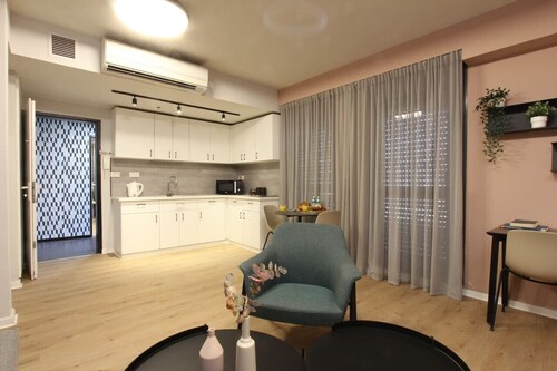 One BR Apt TLV TAU by SeaNRent