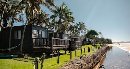 Absolute Waterfront Cabin - Pet friendly