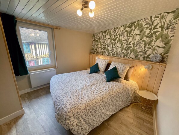 2 habitaciones, tabla de planchar con plancha, wifi y ropa de cama 