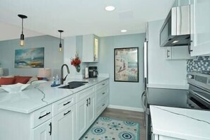 Fridge, microwave, oven, stovetop - Cape Winds #213 (Cape Canaveral)