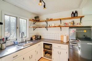 Fridge, microwave, stovetop, coffee/tea maker - Mtn Views + On-Site Hiking Trails: Catskills Cabin (Round Top)