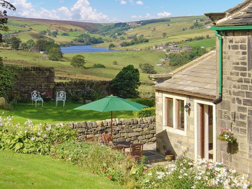 2 bedroom accommodation in Keighley