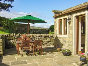 Outdoor dining - 2 bedroom accommodation in Keighley (Keighley)