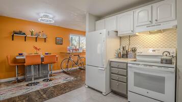 冰箱、微波炉、烤箱、炉灶