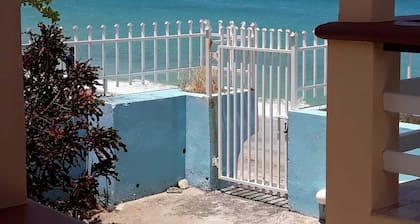 PalmVille - Charming 2-bedroom house with AC, WiFi