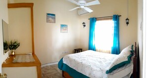 2 habitaciones, tabla de planchar con plancha y cuna de viaje 