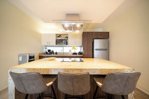 Condo Deluxe | Cocina privada | Tostadora 