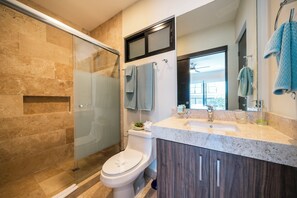 Condo Deluxe | Salle de bain