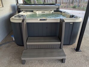 Tina de hidromasaje al aire libre