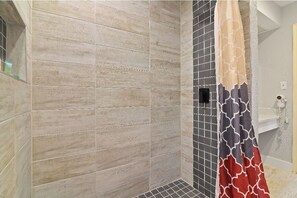 Hair dryer, towels, soap, shampoo - Renewed Disney Family Condo Universal Orlando (Kissimme)