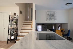 Interior - Private Hot Tub, Deep Pool, Fire Pit, 3 King, 1 Queen, TV!! (Raleigh)