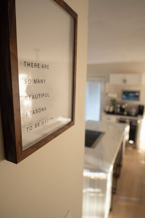 Interior - Private Hot Tub, Deep Pool, Fire Pit, 3 King, 1 Queen, TV!! (Raleigh)