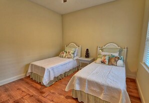 2 bedrooms, desk, free WiFi, bed sheets
