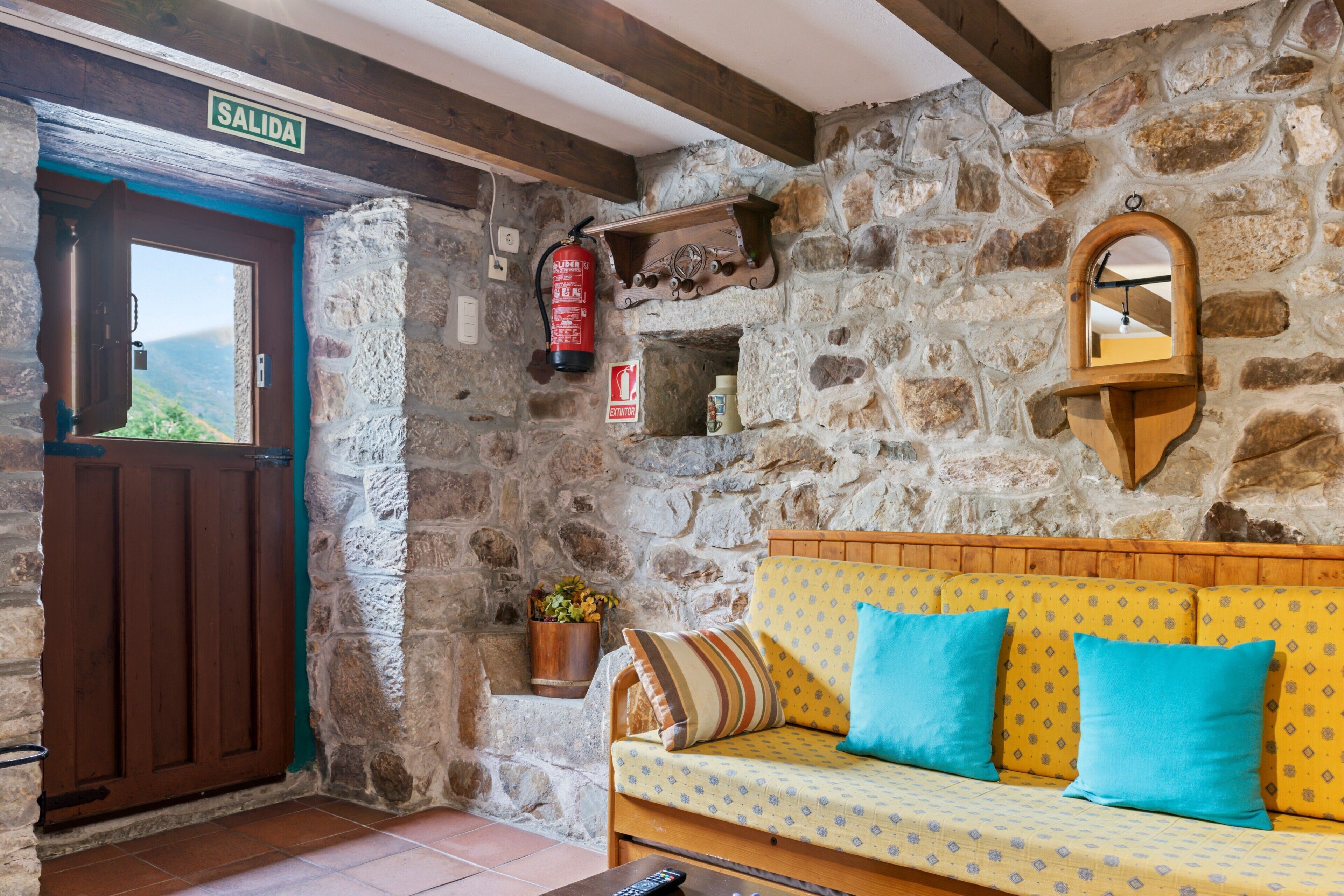 Télévision, cheminée