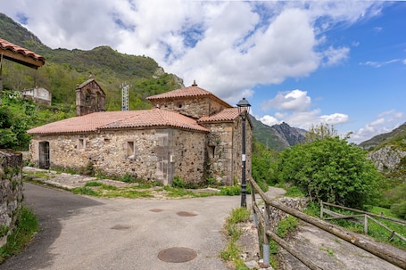 Exterior. Apartment 'Lorences C' with Mountain View