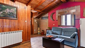 Televisión y chimenea