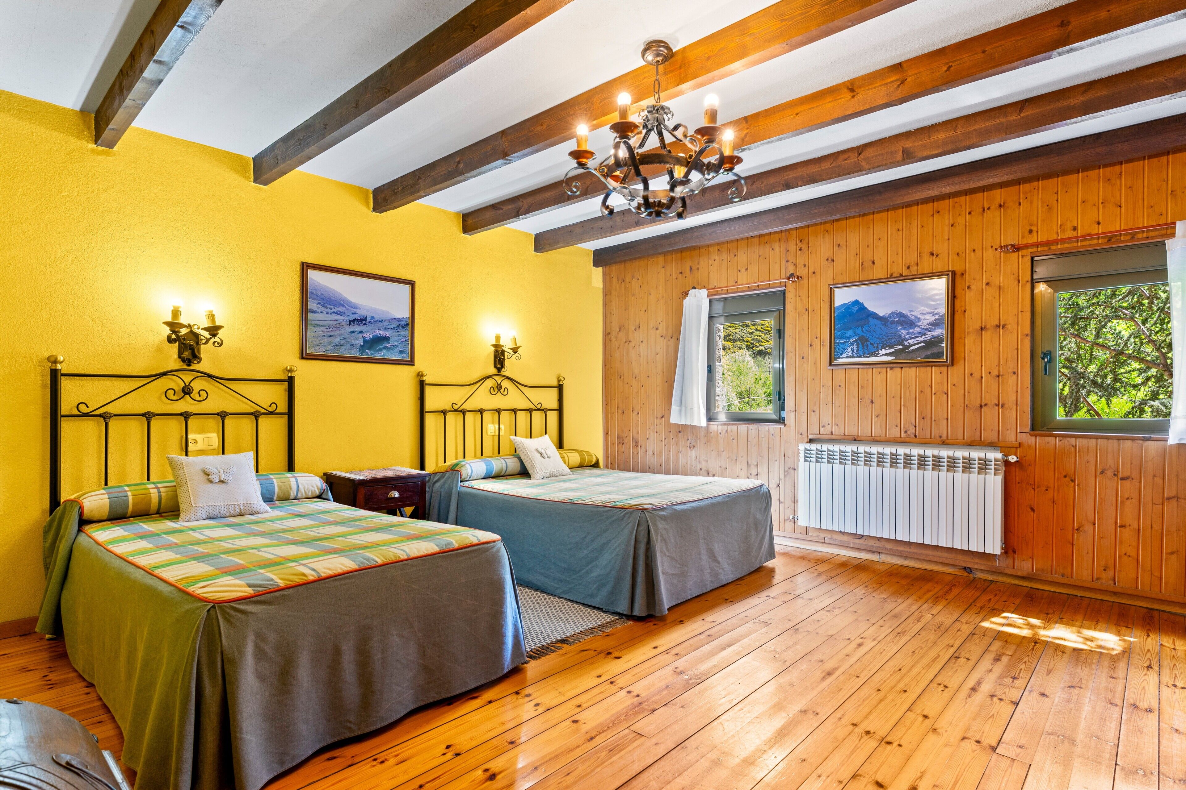 2 bedrooms, bed sheets