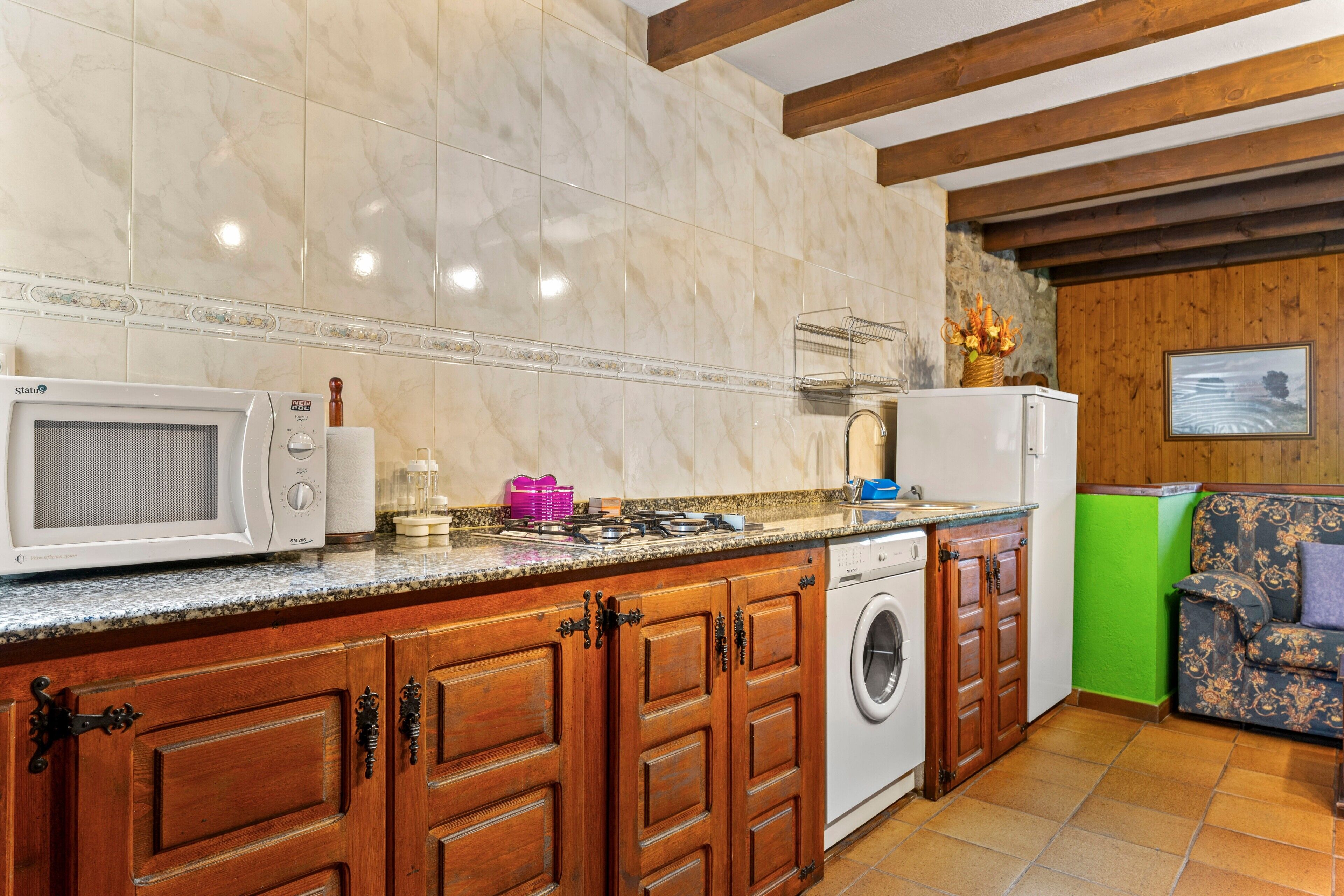 Frigorifero, microonde, piano cottura, macchina per tè/caffè