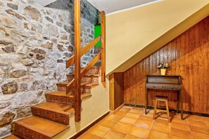 Interior - Apartment 'Lorences B' with Mountain View (Caunedo)