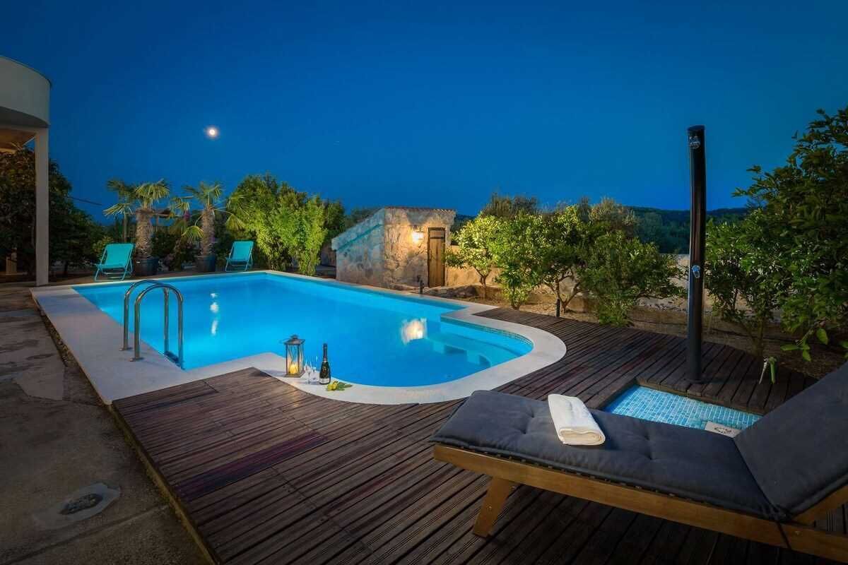 Et oppvarmet basseng