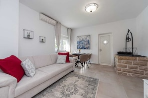 TV - Villa Marcela | Adriatic Luxury Villas (Pridraga)