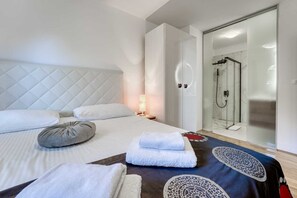 4 bedrooms, iron/ironing board, free WiFi, bed sheets