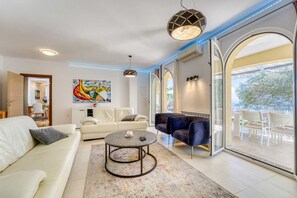 Smart TV, table tennis