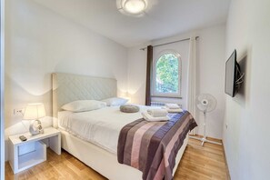 7 bedrooms, iron/ironing board, free WiFi, bed sheets