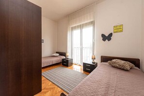 2 habitaciones, tabla de planchar con plancha y wifi gratis