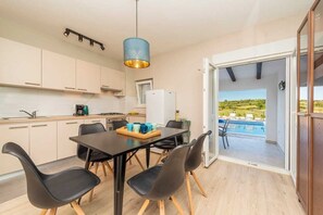 Fridge, microwave, oven, stovetop - Villa Mirabella | Adriatic Luxury Villas (Smoković)