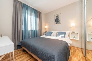 2 bedrooms, iron/ironing board, free WiFi, bed sheets
