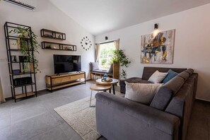 Smart-TV, Tischtennisplatte