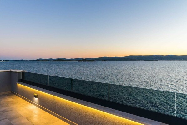 المنطقة المحيطة بالمنشأة