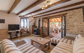 TV, fireplace - Villa Histria | Adriatic Luxury Villas (Manjadvorci)